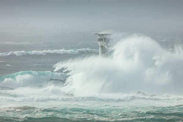 How to photograph during windy conditions